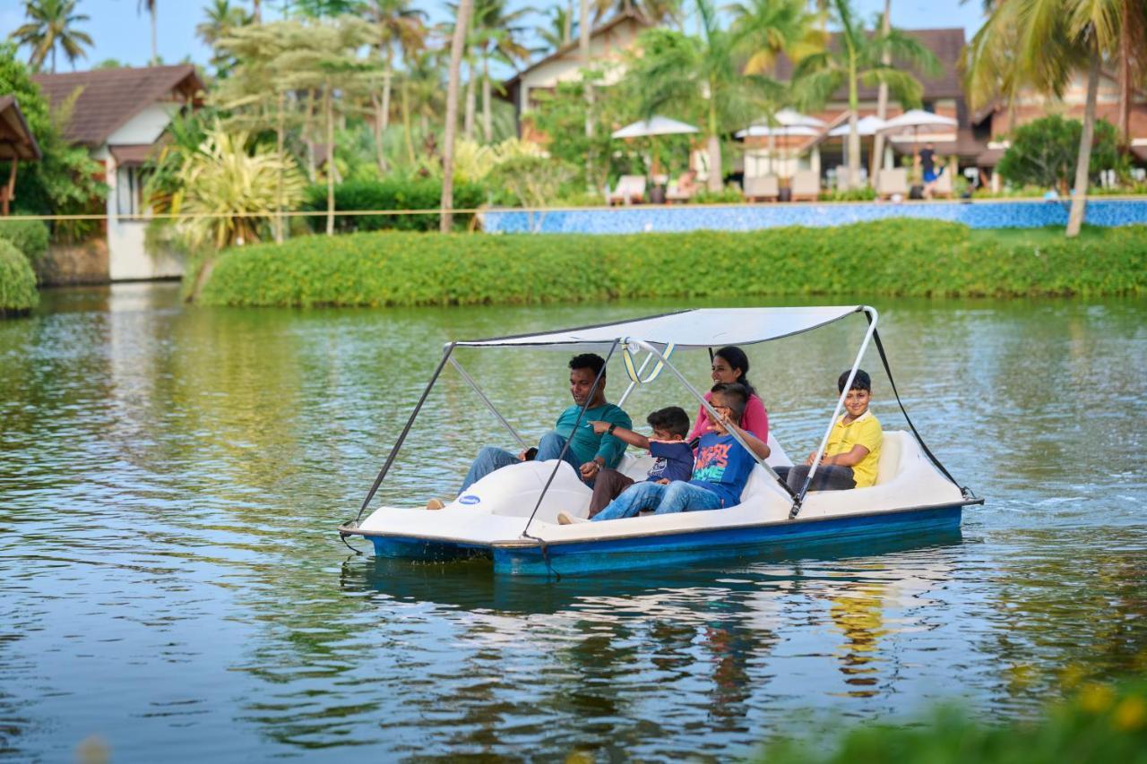 Gokulam Grand Resort & Spa, Kumarakom Exteriör bild