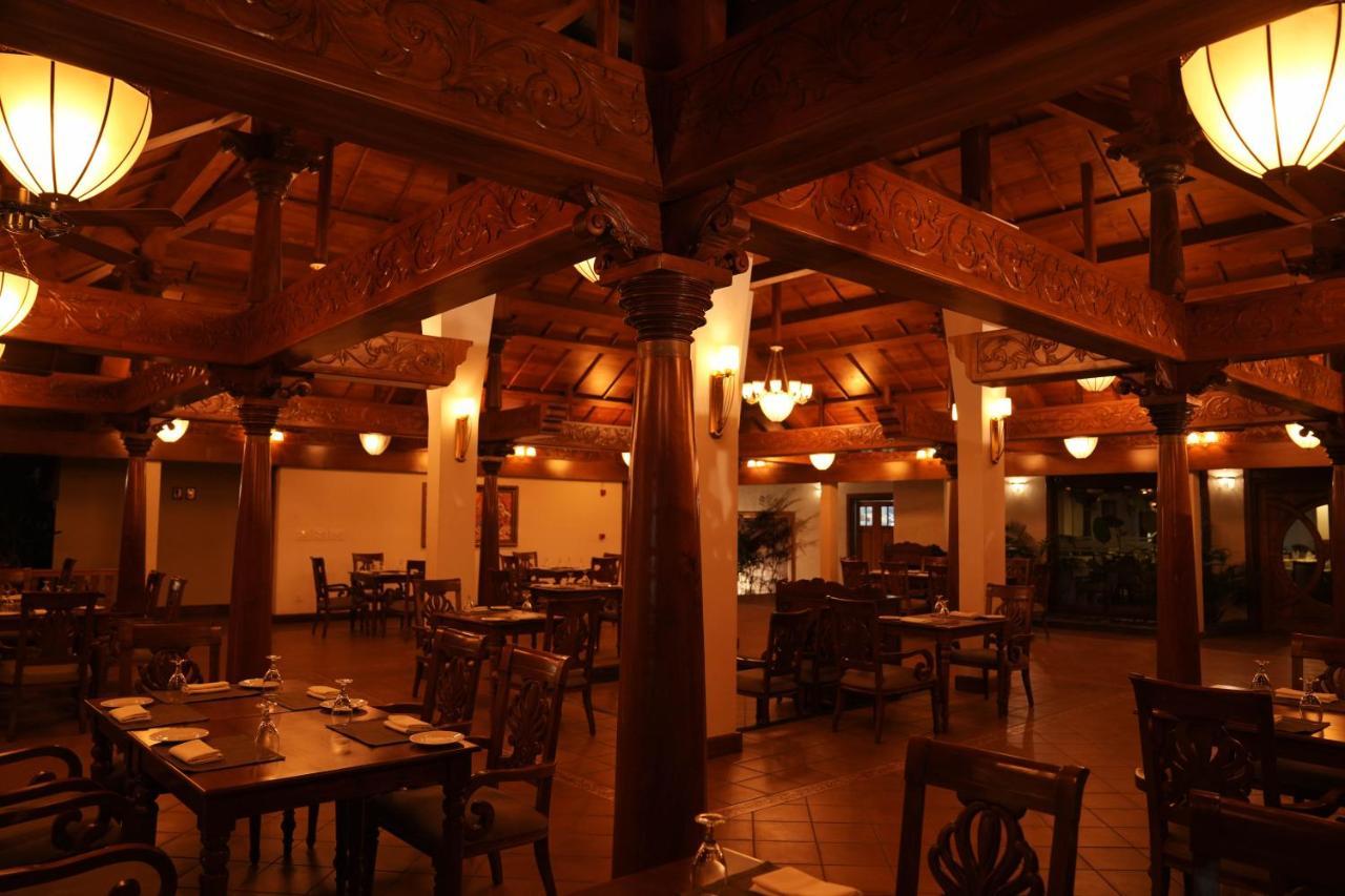 Gokulam Grand Resort & Spa, Kumarakom Exteriör bild