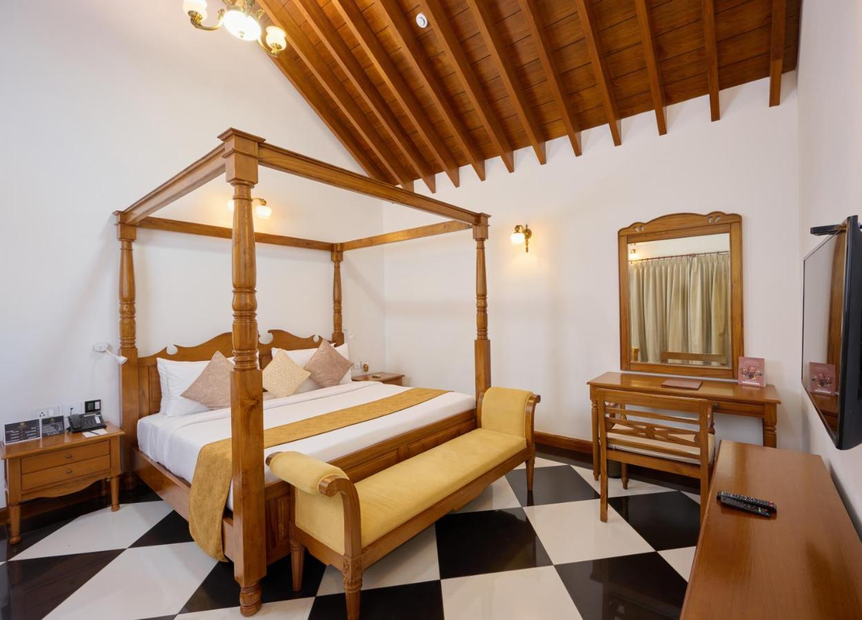 Gokulam Grand Resort & Spa, Kumarakom Exteriör bild