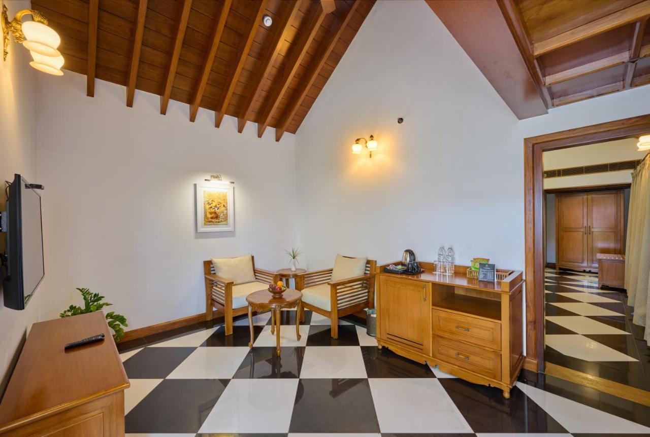 Gokulam Grand Resort & Spa, Kumarakom Exteriör bild